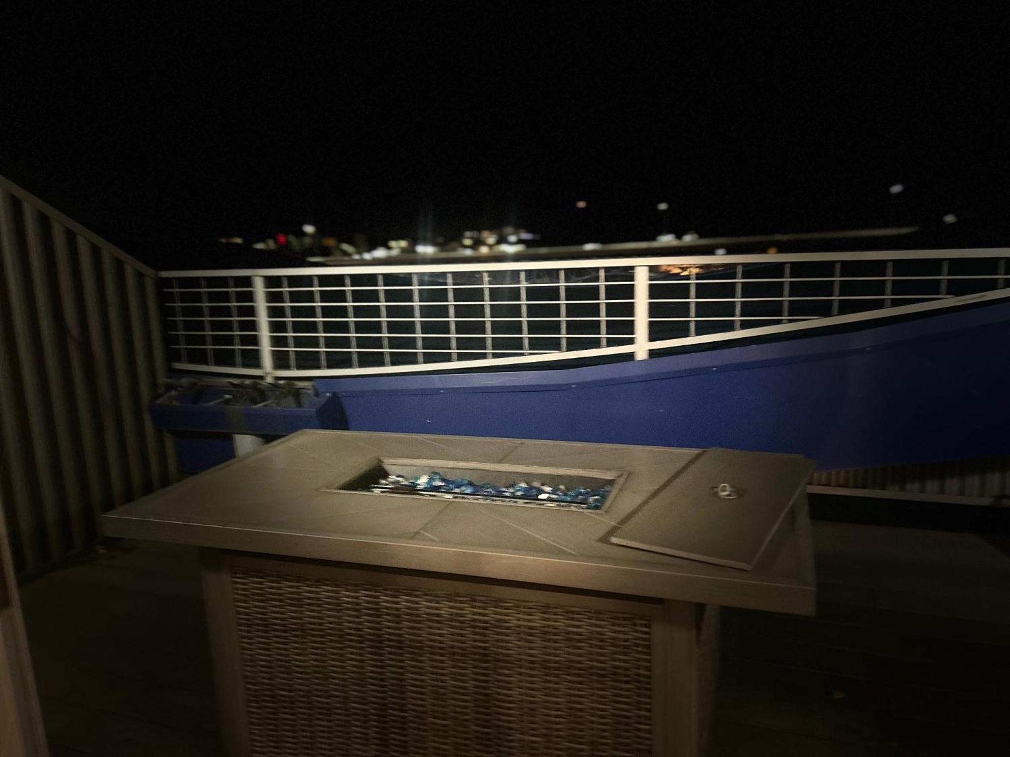 Bed And Breakfast In The Lake View Penthouse Cleveland Exterior photo